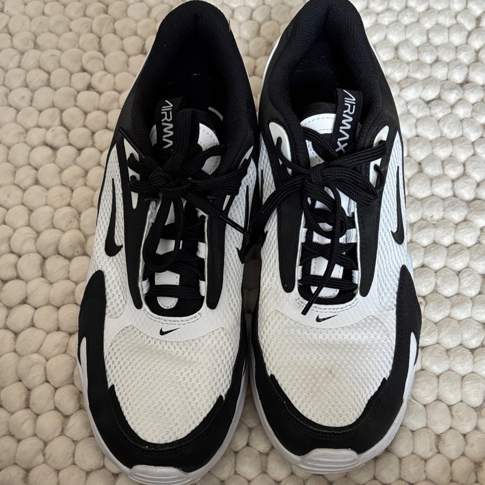 Nike Air Max Black and White Athletic Shoes - Picture 4 of 7